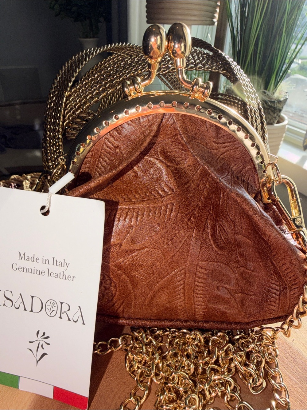 Isadora - Picture 2 of 7